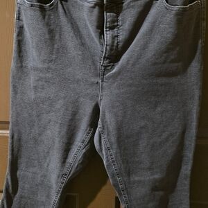 Old Navy cropped jean in a greyish black